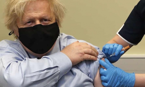 Boris Johnson duke u vaksinuar me AstraZeneca